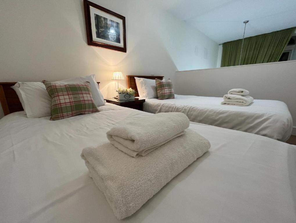 The Classrooms, Loch Ness Abbey - 142M2 Lifestyle & Heritage Apartment - Pool & Spa - The Highland Club - Resort On Lake Shores Fort Augustus Exterior foto
