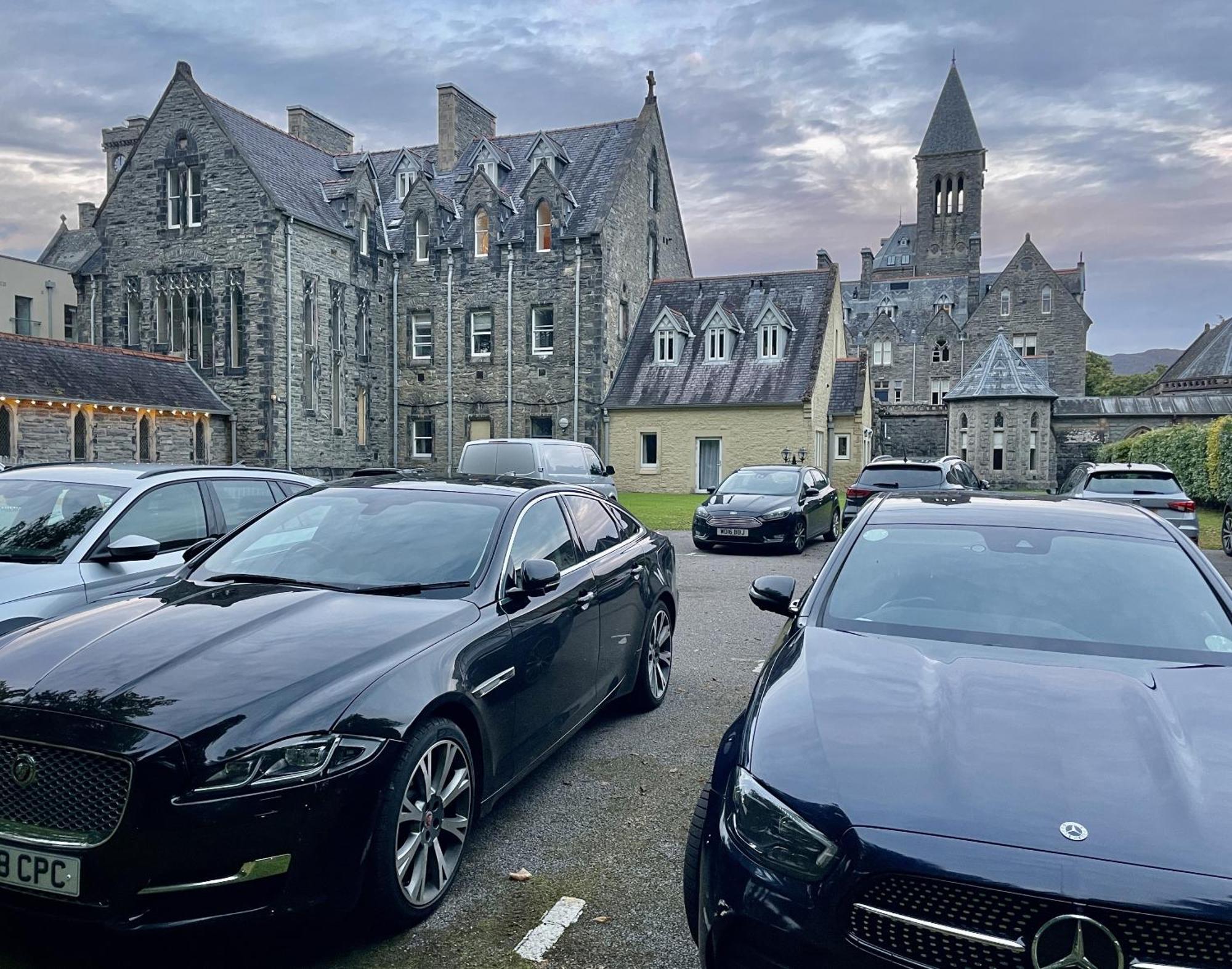 The Classrooms, Loch Ness Abbey - 142M2 Lifestyle & Heritage Apartment - Pool & Spa - The Highland Club - Resort On Lake Shores Fort Augustus Exterior foto